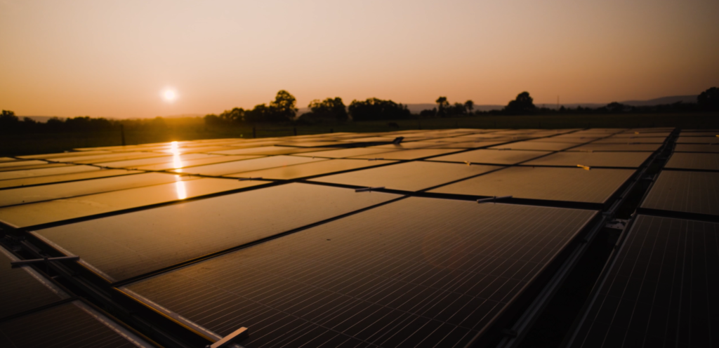 Visão geral Energia converte energia solar de 1,5 transmitida ao solo a partir de uma altitude de 10.000 pés, o próximo passo é desafiar os satélites em órbita